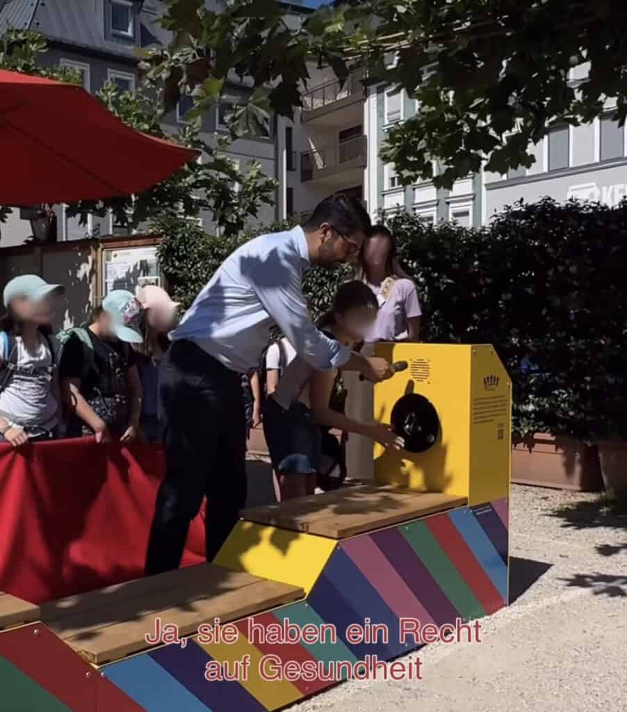 Regionalgruppe Rosenheim auf dem Platz der Kinderrechte